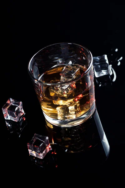 Uísque, uísque ou bourbon com gelo — Fotografia de Stock