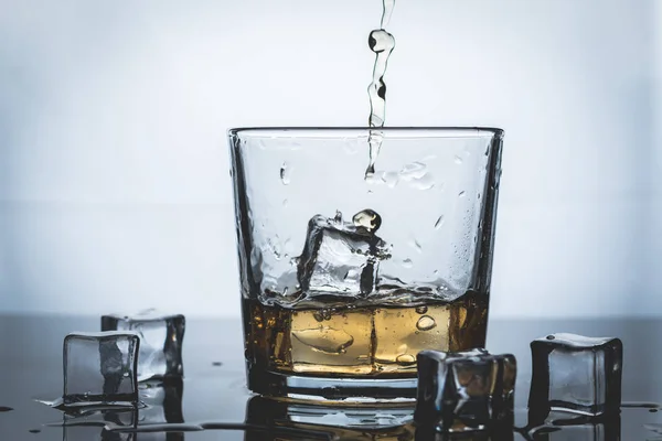 Whisky, whisky o bourbon con ghiaccio — Foto Stock