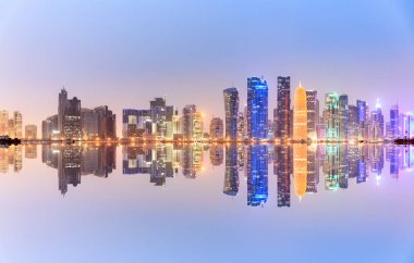 Doha manzarası, Basra Körfezi üzerinde binalar mimari