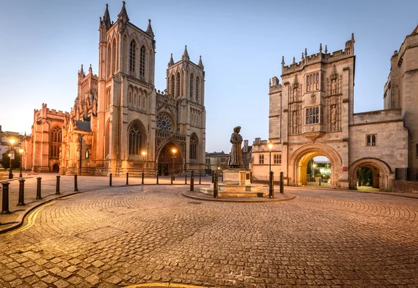 Bristol Cathedral Och Centrumbiblioteket Två Den Berömda Byggnaden Bristol Storbritannien — Stockfoto