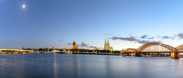 Hohenzollern Köprü Köln Otantik Mimari Nehir Üzerinde — Stok fotoğraf