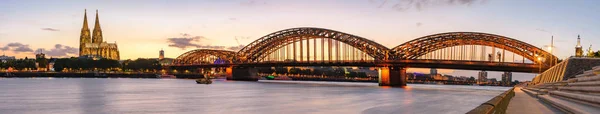 Гогенцоллернский Мост Подлинная Архитектура Кёльна Над Речной Водой — стоковое фото