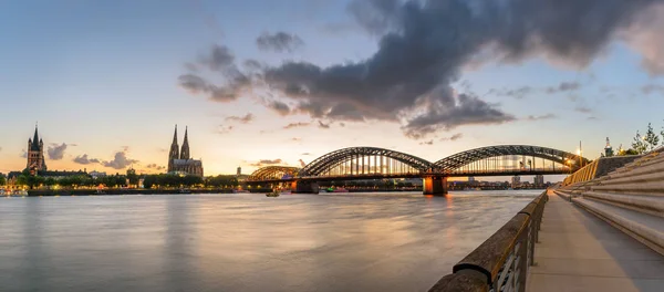 Hohenzollern Bru Køln Autentisk Arkitektur Med Kaianlegg – stockfoto