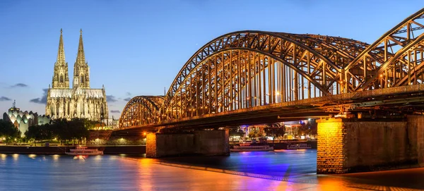 Nacht Verlicht Hohenzollern Brug Water Keulen — Stockfoto