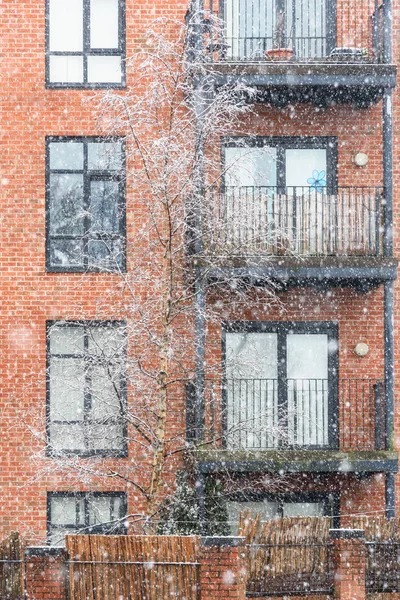 Sníh Padá Proti Budov Manchesteru City — Stock fotografie