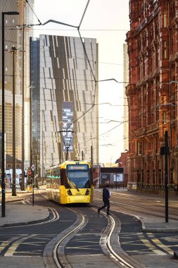 Midland hotel de Manchester tarafından St. Peters Meydanı yaklaşan metro-bağlantı sistemi üzerinde tramvay