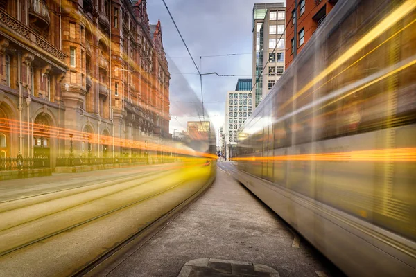 Gelbe Schnellfahrende Bahn Tram Manchester City — Stockfoto