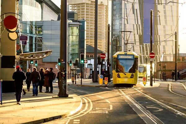 Straßenbahn Auf Dem Bahn Verbindungssystem Nähert Sich Dem Petersplatz Manchester — Stockfoto