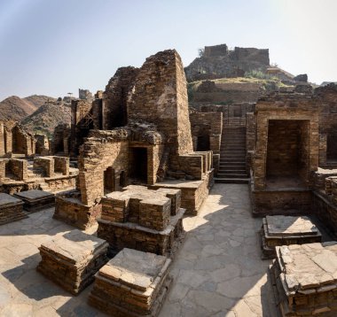 Stupa Court, Takht-i-Bhai, Pakistan'daki arkeolojik alanın merkezi avlusu içinde yer alan bir stupa kümesi.