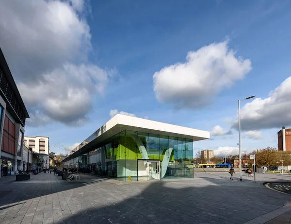 Bâtiment Gare Routière Blackburn Est Soutenu Par Six Boucles Sculpturales — Photo