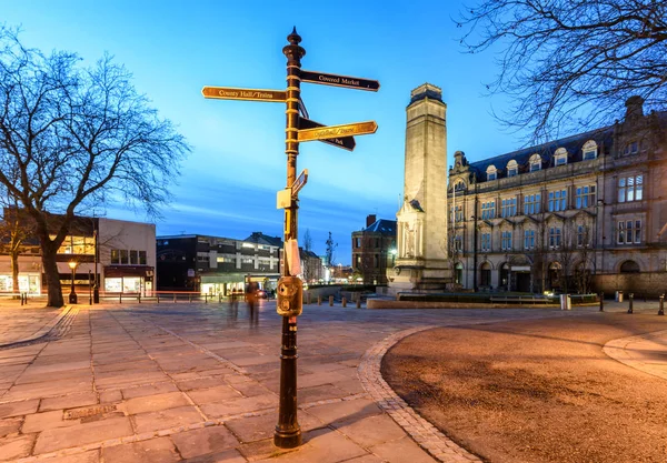 Panneau Direction Touristique Devant Cénotaphe Preston Lancashire Royaume Uni — Photo