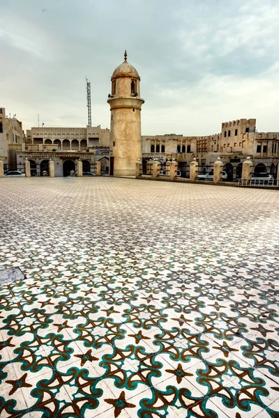 Cortile Piastrellato Floreale Una Moschea Doha Qatar — Foto Stock