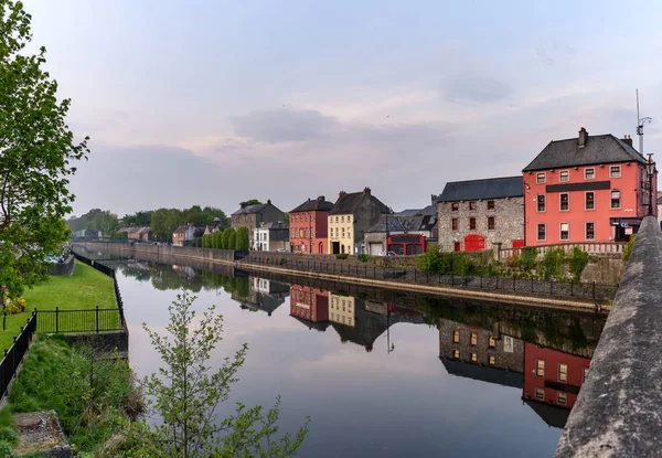 基尔肯尼位于诺尔河两岸的诺尔谷 位于爱尔兰东南部莱因斯特省基尔肯尼郡的中心 — 图库照片