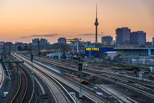 Março 2017 Alemanha Berlim Trilhas Trem Passando Pela Torre Metrô — Fotografia de Stock