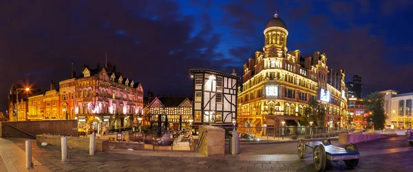 영국 맨체스터의 휘황찬란 한 광장 — 스톡 사진