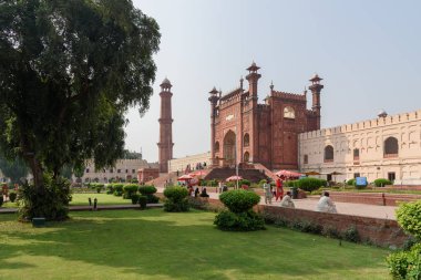 Lahor, Pakistan - 23 Şubat 2019; Badshahi Camii Lahor 'un en ikonik simgelerinden biridir..