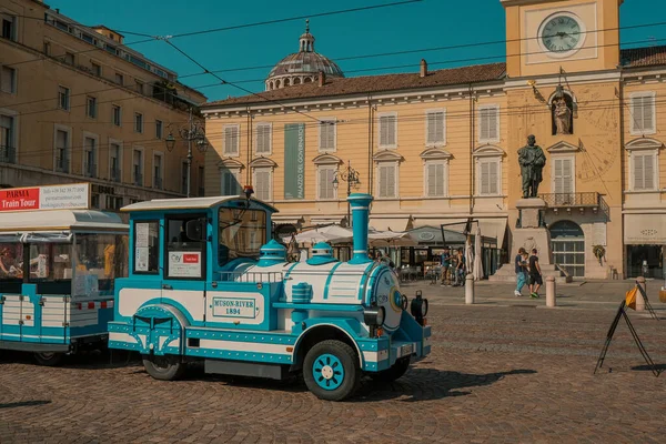 September 2020 Parma Italien Piazza Garibaldi Altstadt Touristenzug Wartet Auf — Stockfoto