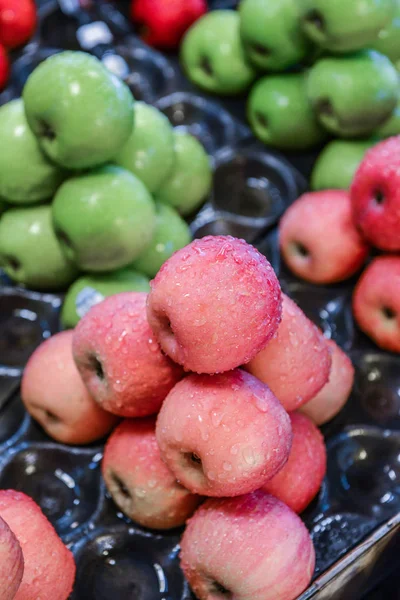 Pommes Fraîches Dans Marché — Photo
