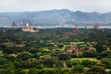 Manzara görünümünü antik tapınak, eski Bagan, Myanmar (Burma)