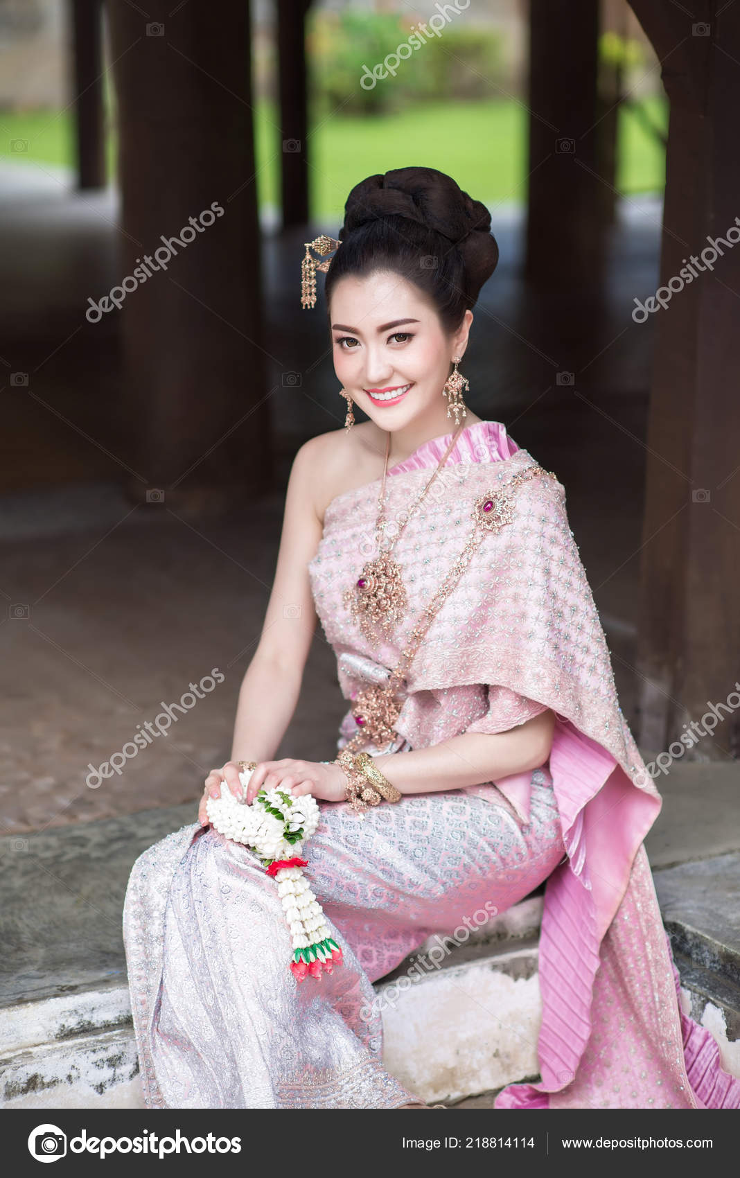Beautiful Thai Girl Thai Traditional Costume — Stock Photo ...