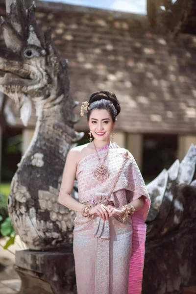 Gyönyörű Thai Lány Thai Hagyományos Ruha — Stock Fotó