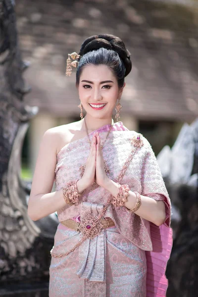 Menina Tailandesa Bonita Traje Tradicional Tailandês — Fotografia de Stock