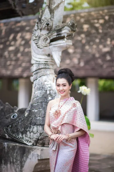 Frumoasă Fată Thailandeză Costum Tradițional Thailandez — Fotografie, imagine de stoc