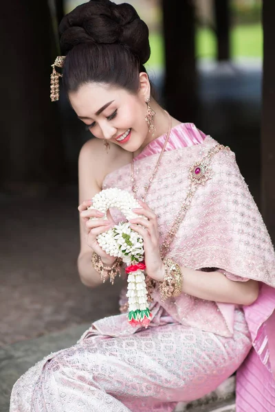 Menina Tailandesa Bonita Traje Tradicional Tailandês — Fotografia de Stock