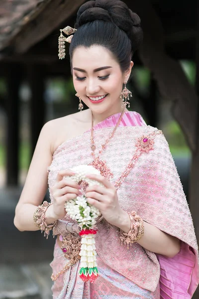 Menina Tailandesa Bonita Traje Tradicional Tailandês — Fotografia de Stock