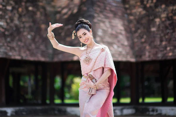 Menina Tailandesa Bonita Traje Tradicional Tailandês — Fotografia de Stock