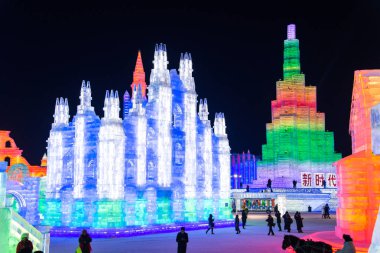 Harbin, Çin - 2 Ocak 2019: Harbin Uluslararası Buz ve kar Heykel Festivali Harbin yer alır bir yıllık kış festivali olan. Dünyanın en büyük buz ve kar Festivali olduğunu.