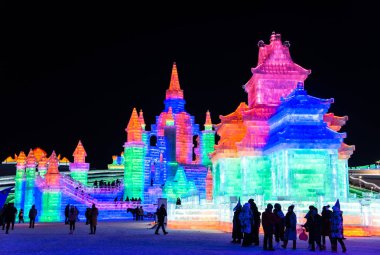 Harbin, Çin - 2 Ocak 2019: Harbin Uluslararası Buz ve kar Heykel Festivali Harbin yer alır bir yıllık kış festivali olan. Dünyanın en büyük buz ve kar Festivali olduğunu.