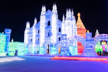 Harbin, Çin - 2 Ocak 2019: Harbin Uluslararası Buz ve kar Heykel Festivali Harbin yer alır bir yıllık kış festivali olan. Dünyanın en büyük buz ve kar Festivali olduğunu.
