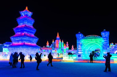 Harbin, Çin - 2 Ocak 2019: Harbin Uluslararası Buz ve kar Heykel Festivali Harbin yer alır bir yıllık kış festivali olan. Dünyanın en büyük buz ve kar Festivali olduğunu.