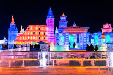 Harbin, Çin - 2 Ocak 2019: Harbin Uluslararası Buz ve kar Heykel Festivali Harbin yer alır bir yıllık kış festivali olan. Dünyanın en büyük buz ve kar Festivali olduğunu.