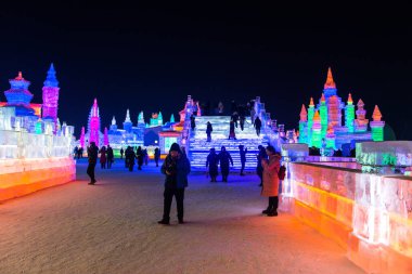 Harbin, Çin - 2 Ocak 2019: Harbin Uluslararası Buz ve kar Heykel Festivali Harbin yer alır bir yıllık kış festivali olan. Dünyanın en büyük buz ve kar Festivali olduğunu.