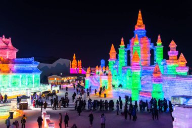 Harbin, Çin - 2 Ocak 2019: Harbin Uluslararası Buz ve kar Heykel Festivali Harbin yer alır bir yıllık kış festivali olan. Dünyanın en büyük buz ve kar Festivali olduğunu.