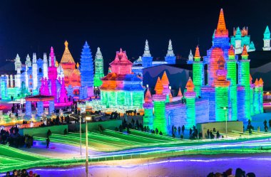 Harbin, Çin - 2 Ocak 2019: Harbin Uluslararası Buz ve kar Heykel Festivali Harbin yer alır bir yıllık kış festivali olan. Dünyanın en büyük buz ve kar Festivali olduğunu.