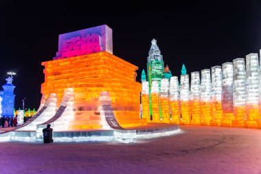 Harbin, Çin - 2 Ocak 2019: Harbin Uluslararası Buz ve kar Heykel Festivali Harbin yer alır bir yıllık kış festivali olan. Dünyanın en büyük buz ve kar Festivali olduğunu.