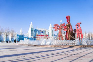 Harbin, Çin - 2 Ocak 2019: Harbin Uluslararası Buz ve kar Heykel Festivali Harbin yer alır bir yıllık kış festivali olan. Dünyanın en büyük buz ve kar Festivali olduğunu.