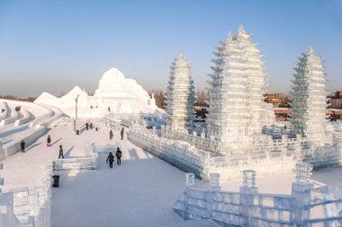 Harbin, Çin - 2 Ocak 2019: Harbin Uluslararası Buz ve kar Heykel Festivali Harbin yer alır bir yıllık kış festivali olan. Dünyanın en büyük buz ve kar Festivali olduğunu.