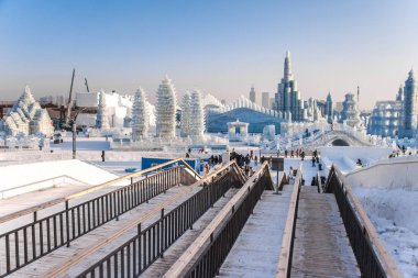 Harbin, Çin - 2 Ocak 2019: Harbin Uluslararası Buz ve kar Heykel Festivali Harbin yer alır bir yıllık kış festivali olan. Dünyanın en büyük buz ve kar Festivali olduğunu.