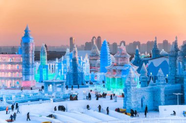 Harbin, Çin - 2 Ocak 2019: Harbin Uluslararası Buz ve kar Heykel Festivali Harbin yer alır bir yıllık kış festivali olan. Dünyanın en büyük buz ve kar Festivali olduğunu.