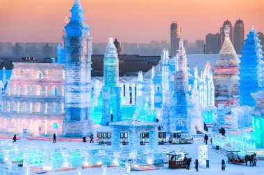 Harbin, Çin - 2 Ocak 2019: Harbin Uluslararası Buz ve kar Heykel Festivali Harbin yer alır bir yıllık kış festivali olan. Dünyanın en büyük buz ve kar Festivali olduğunu.