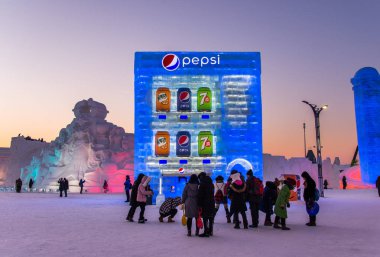 Harbin, Çin - 2 Ocak 2019: Harbin Uluslararası Buz ve kar Heykel Festivali Harbin yer alır bir yıllık kış festivali olan. Dünyanın en büyük buz ve kar Festivali olduğunu.