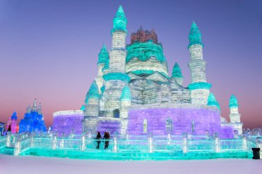 Harbin, Çin - 2 Ocak 2019: Harbin Uluslararası Buz ve kar Heykel Festivali Harbin yer alır bir yıllık kış festivali olan. Dünyanın en büyük buz ve kar Festivali olduğunu.