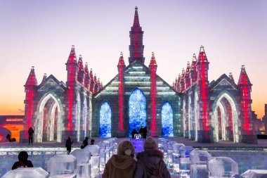 Harbin, Çin - 2 Ocak 2019: Harbin Uluslararası Buz ve kar Heykel Festivali Harbin yer alır bir yıllık kış festivali olan. Dünyanın en büyük buz ve kar Festivali olduğunu.