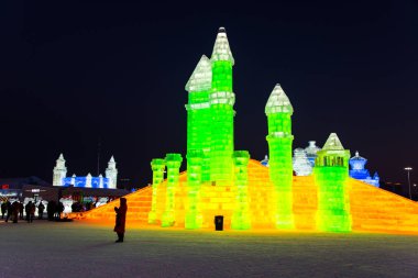 Harbin, Çin - 2 Ocak 2019: Harbin Uluslararası Buz ve kar Heykel Festivali Harbin yer alır bir yıllık kış festivali olan. Dünyanın en büyük buz ve kar Festivali olduğunu.