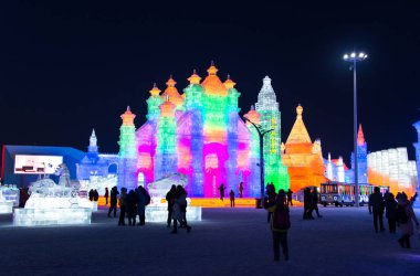 Harbin, Çin - 2 Ocak 2019: Harbin Uluslararası Buz ve kar Heykel Festivali Harbin yer alır bir yıllık kış festivali olan. Dünyanın en büyük buz ve kar Festivali olduğunu.