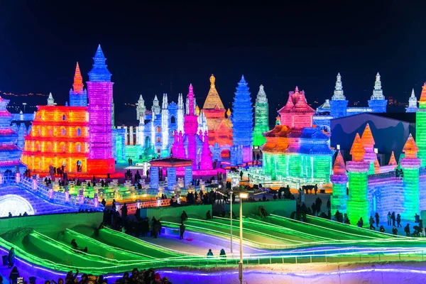 Harbin, Çin - 2 Ocak 2019: Harbin Uluslararası Buz ve kar Heykel Festivali Harbin yer alır bir yıllık kış festivali olan. Dünyanın en büyük buz ve kar Festivali olduğunu.